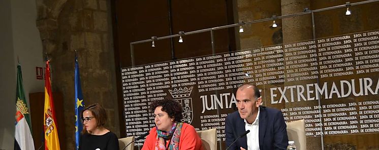 La Junta de Extremadura acuerda convenios de desarrollo local con los 24 GAL